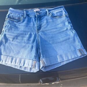 Women’s size 6, Juicy Couture Jean shorts, stretchy good condition